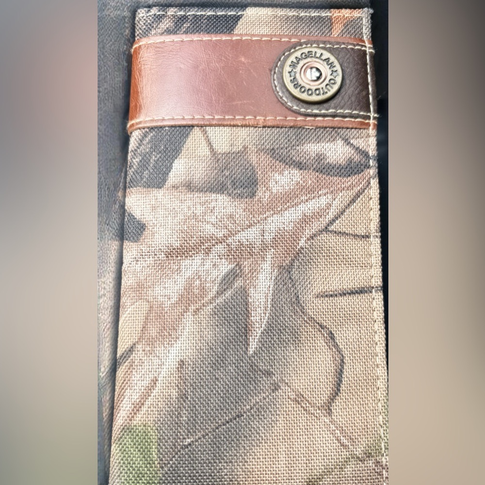 New Men’s Outdoor Camo Magellan Checkbook Bilfold/Wallet